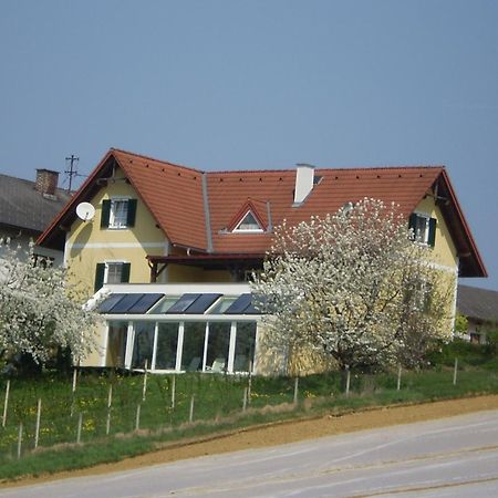 Gaestehaus Haagen Bad Waltersdorf Bagian luar foto