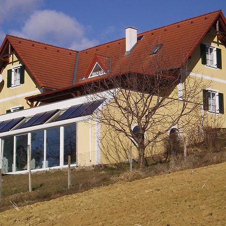 Gaestehaus Haagen Bad Waltersdorf Bagian luar foto