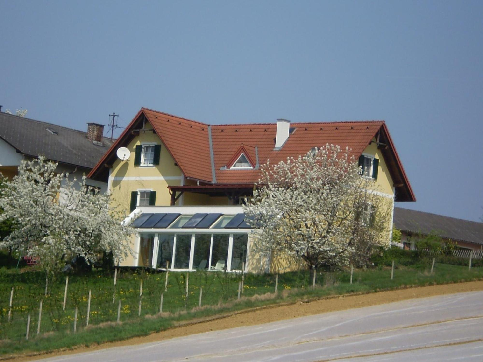 Gaestehaus Haagen Bad Waltersdorf Bagian luar foto