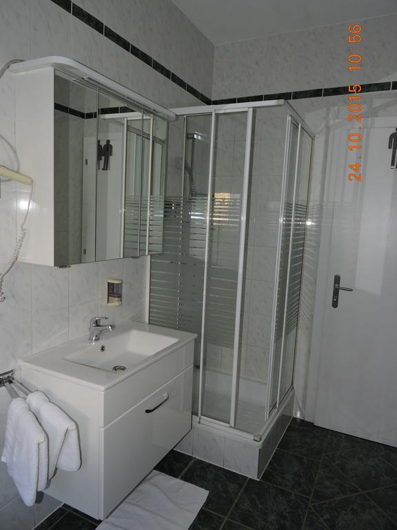 Gaestehaus Haagen Bad Waltersdorf Ruang foto