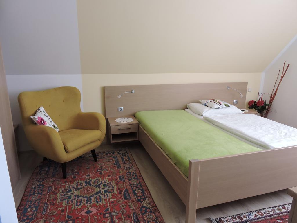 Gaestehaus Haagen Bad Waltersdorf Bagian luar foto