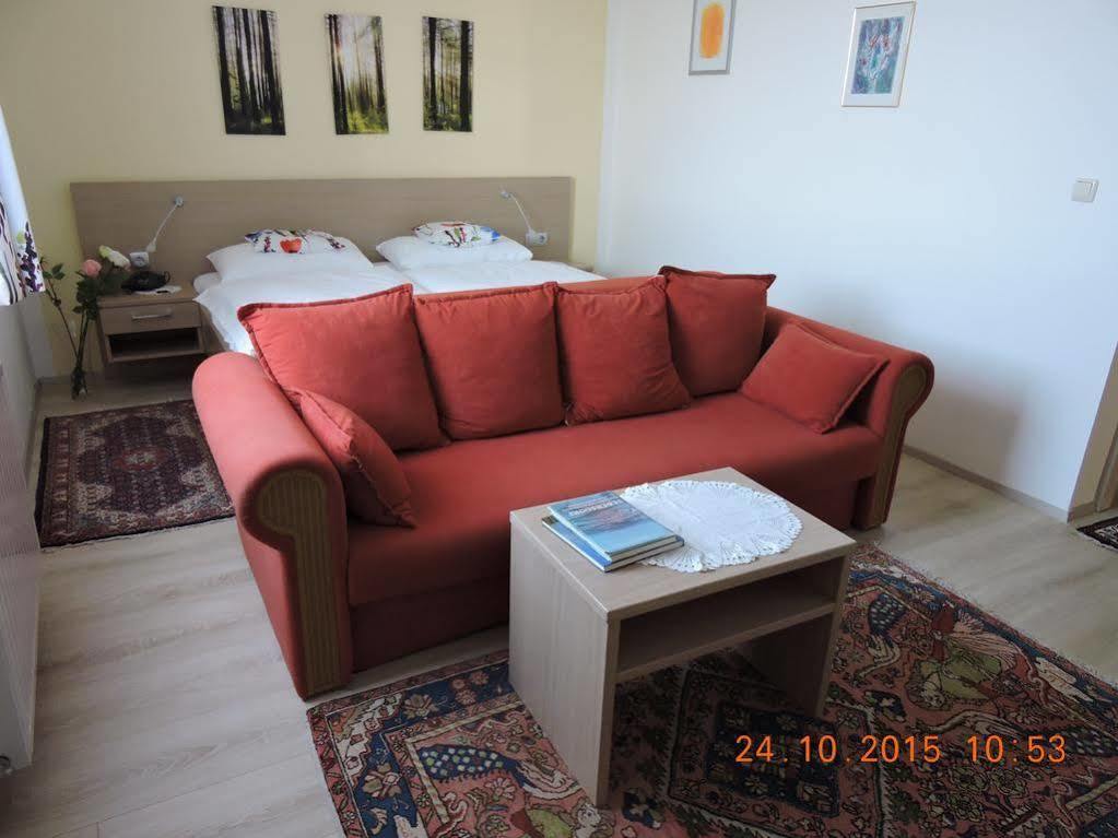 Gaestehaus Haagen Bad Waltersdorf Bagian luar foto