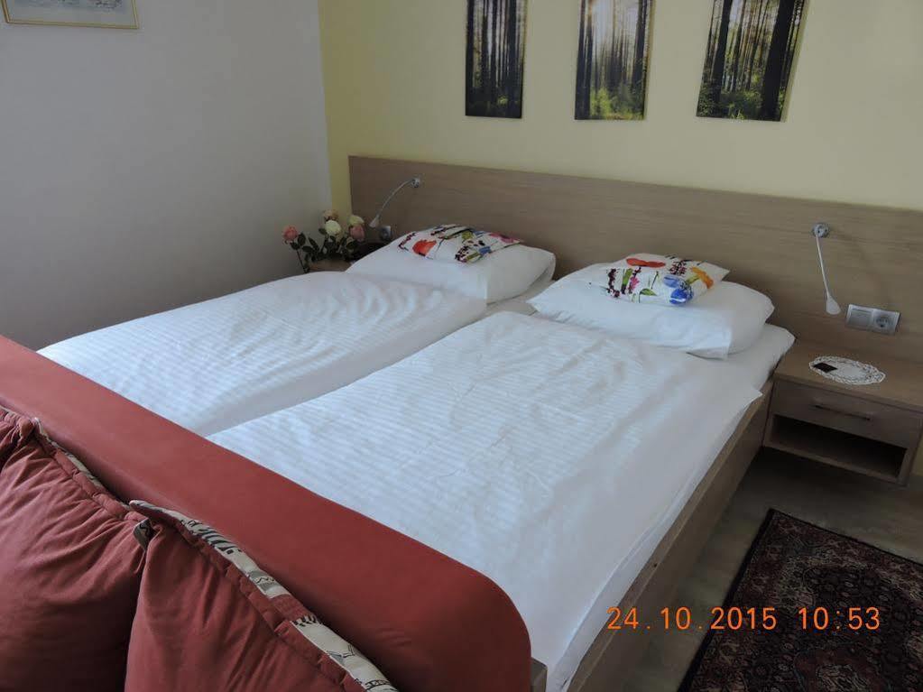 Gaestehaus Haagen Bad Waltersdorf Bagian luar foto