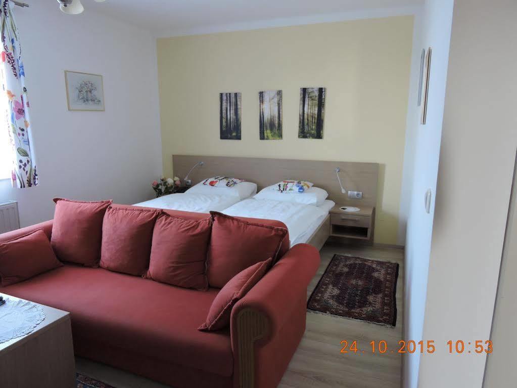 Gaestehaus Haagen Bad Waltersdorf Bagian luar foto