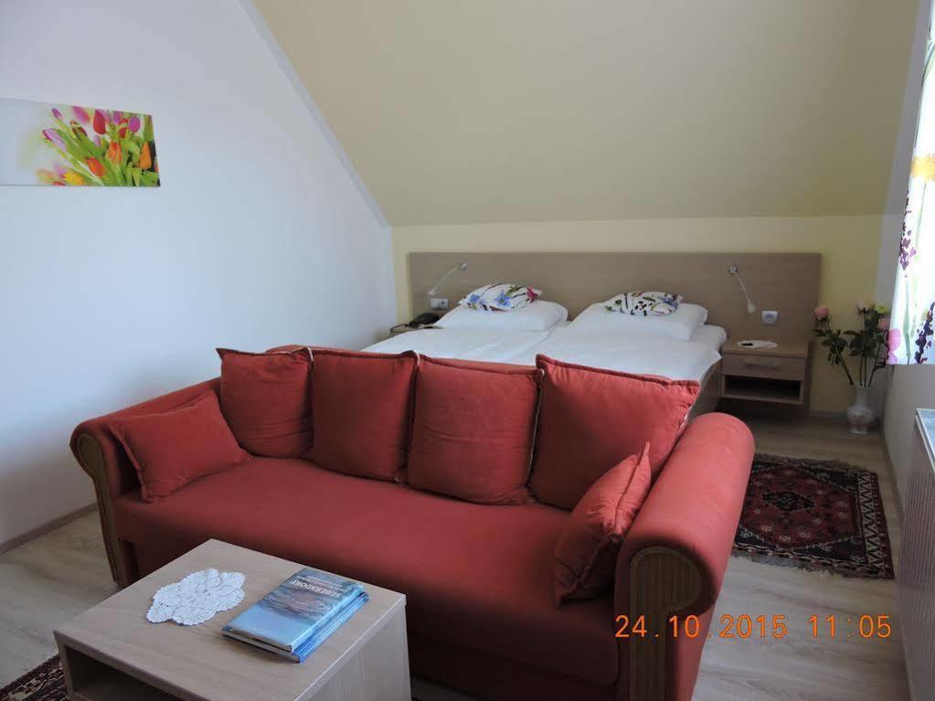Gaestehaus Haagen Bad Waltersdorf Bagian luar foto
